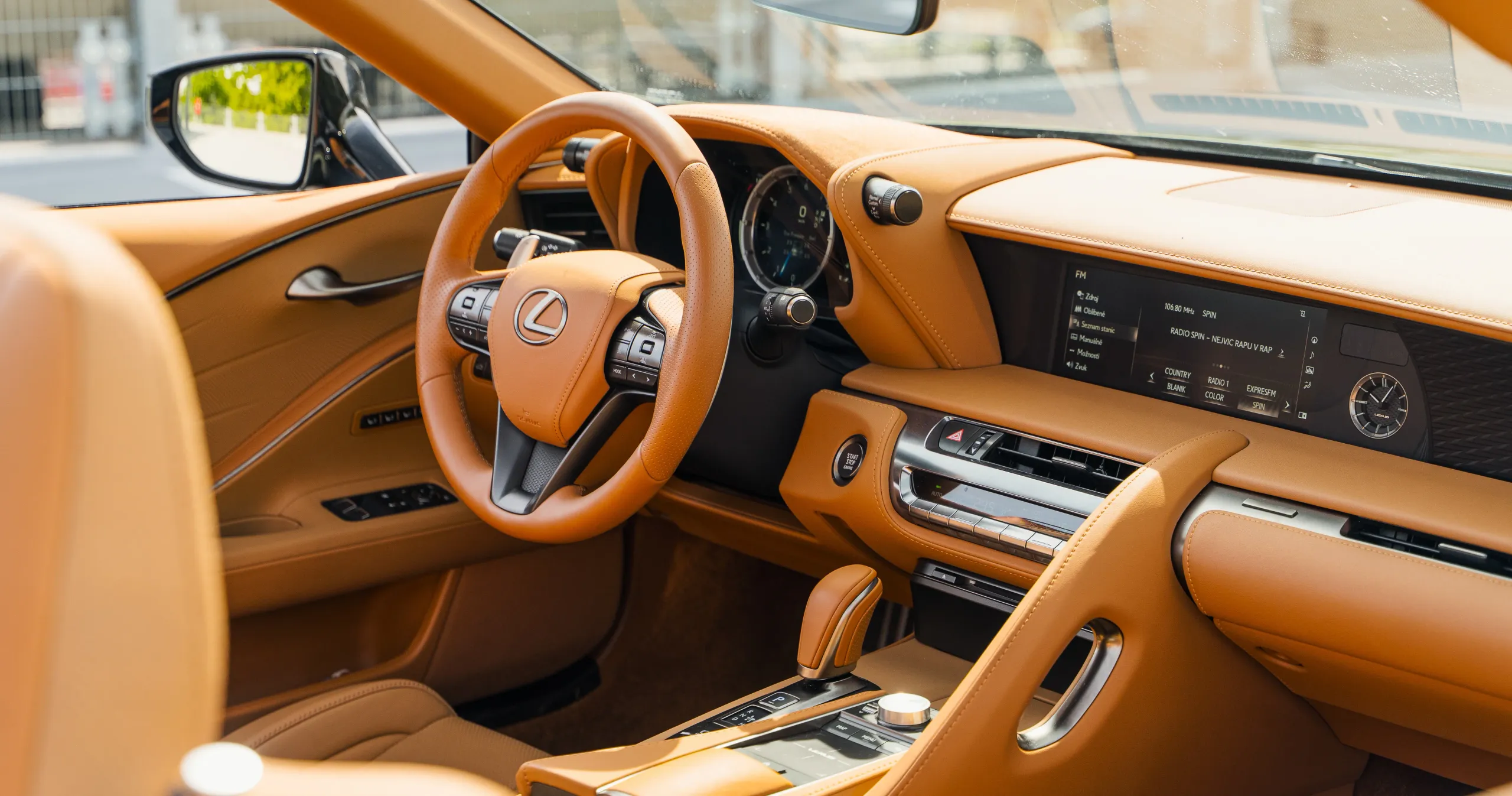 Lexus LC 500 Convertible Sport+ 2021 – fotografie 13 z 16