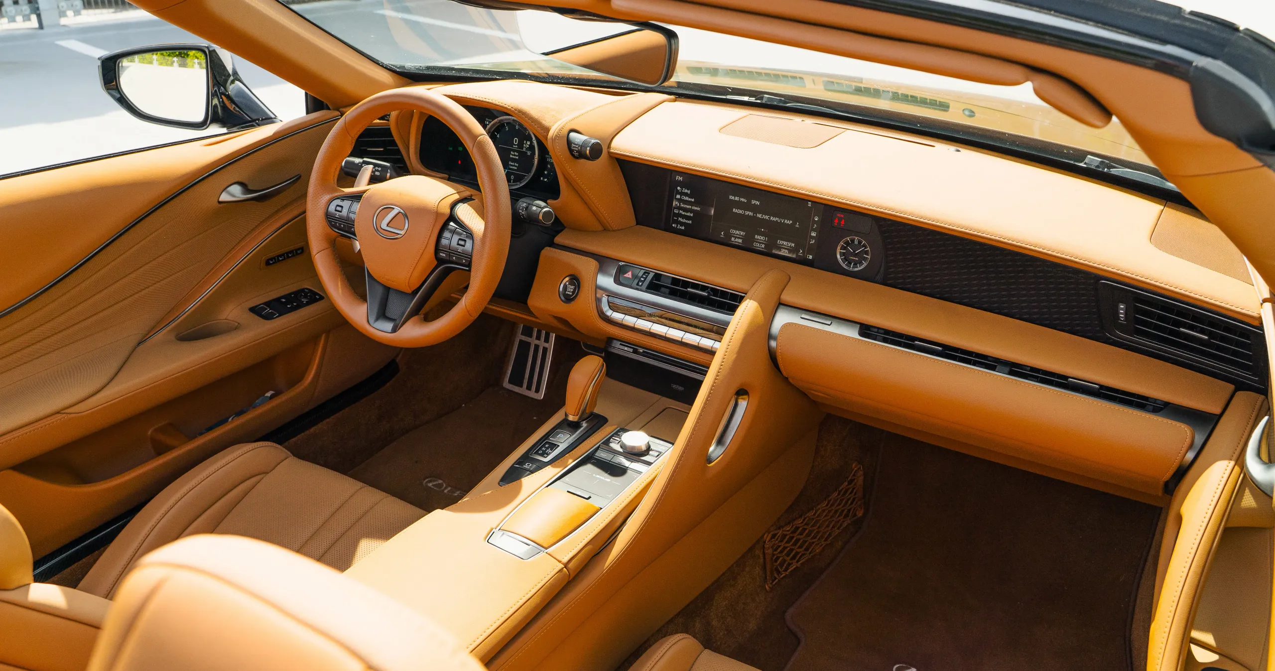 Lexus LC 500 Convertible Sport+ 2021 – fotografie 15 z 16