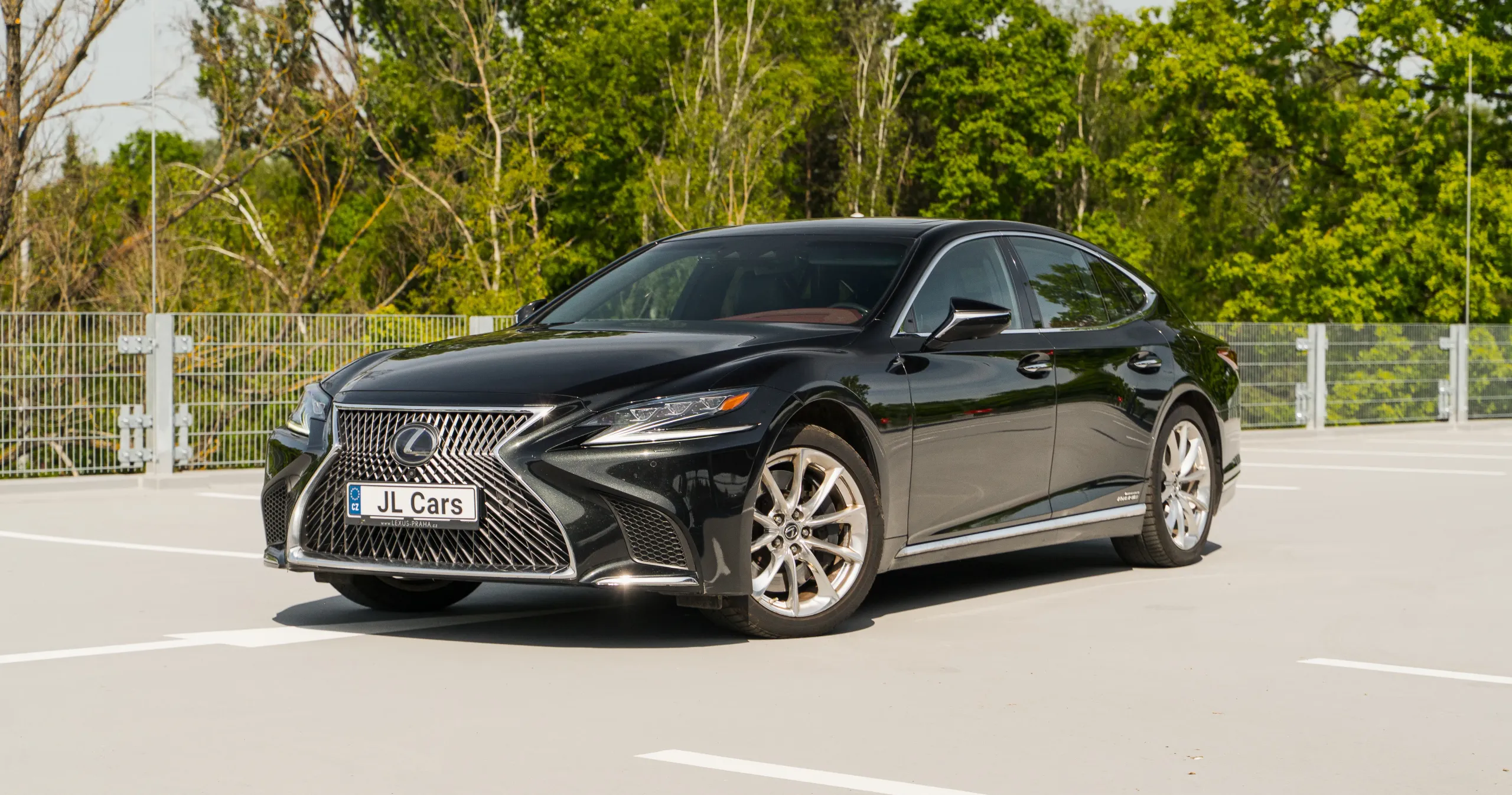 Lexus LS 500h Kiriko Glass Edition 2018 – fotografie 2 z 12