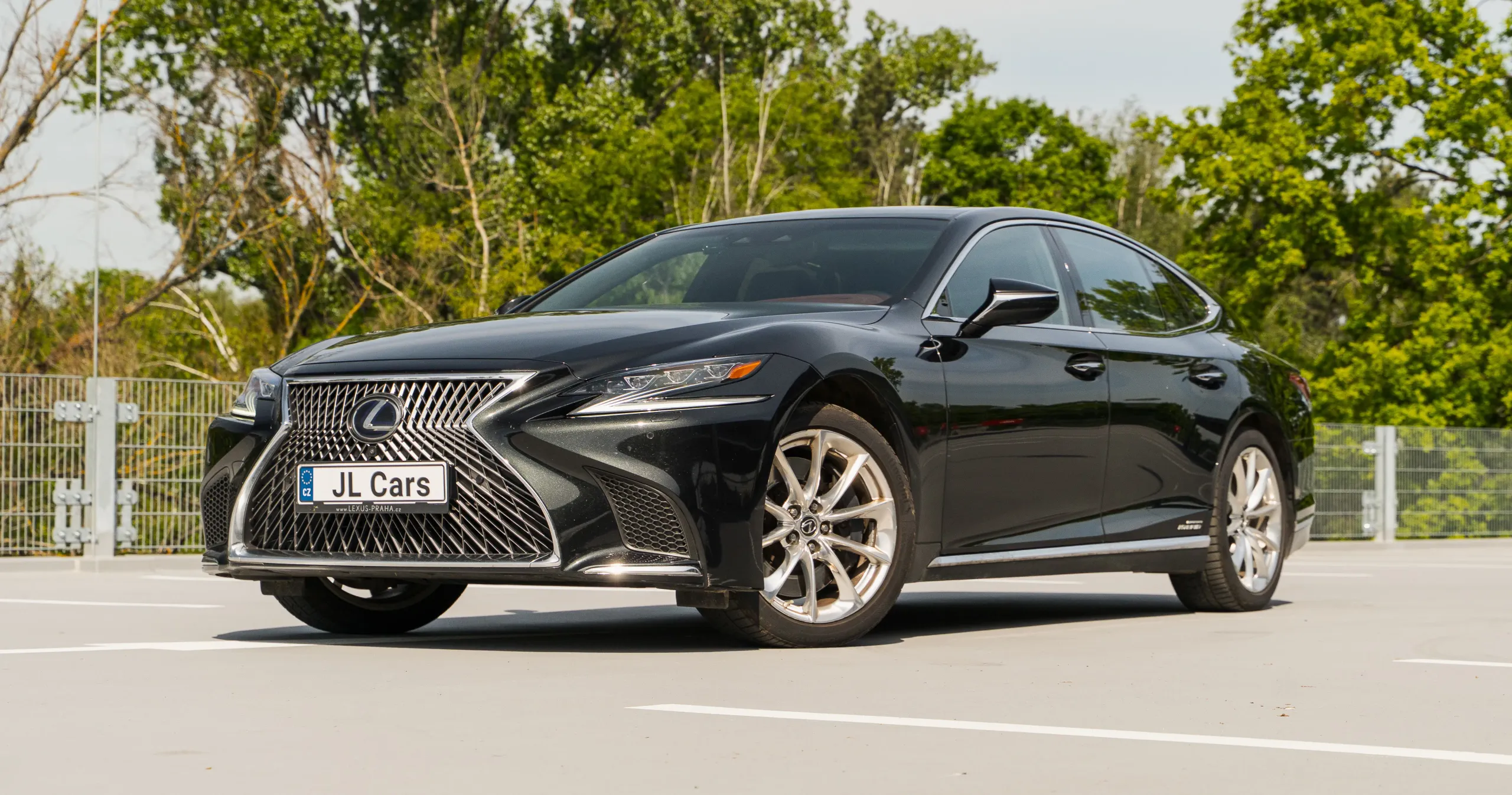 Car Lexus LS 500h Kiriko Glass Edition
