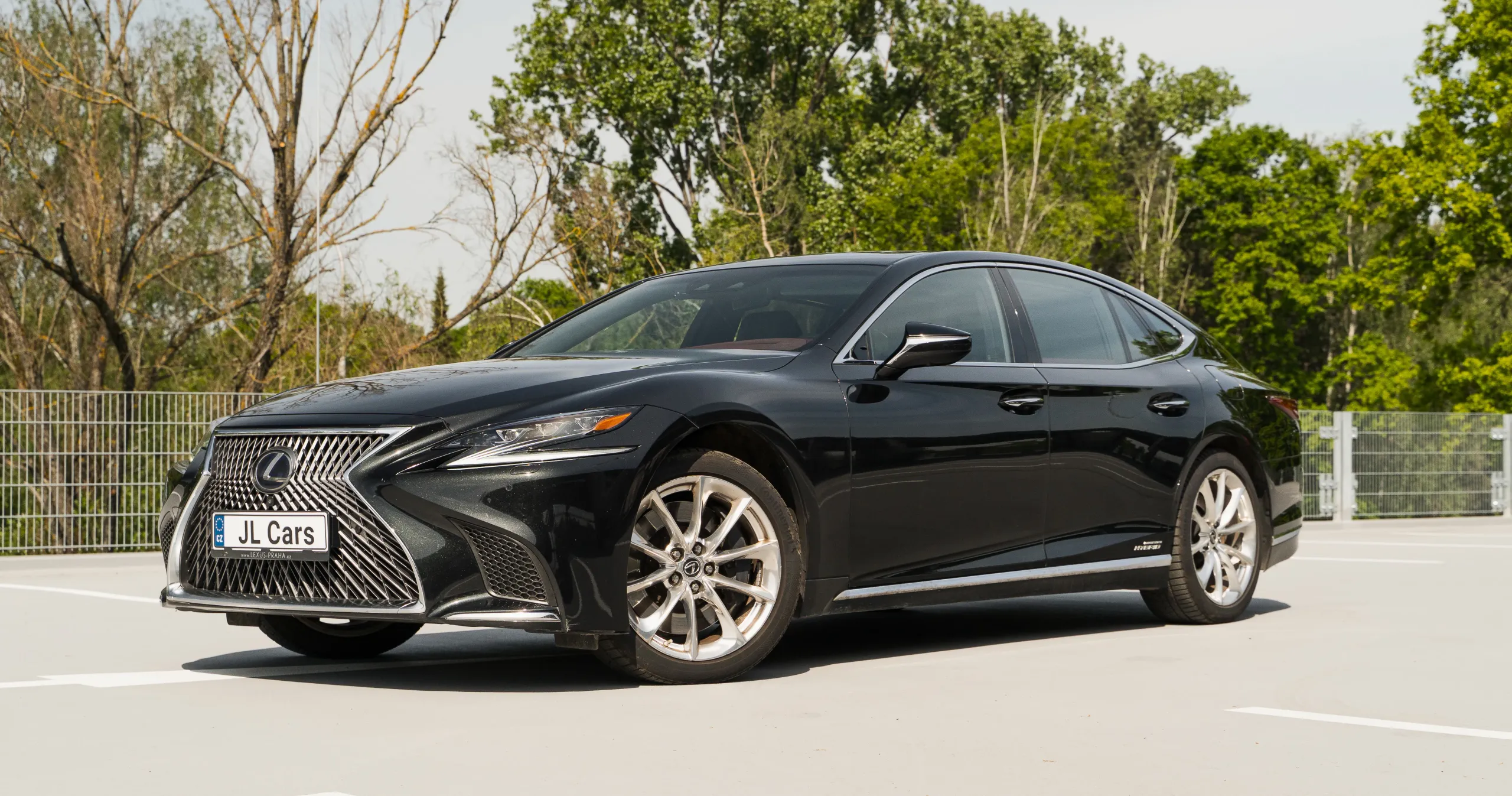 Lexus LS 500h Kiriko Glass Edition 2018 – fotografie 4 z 12