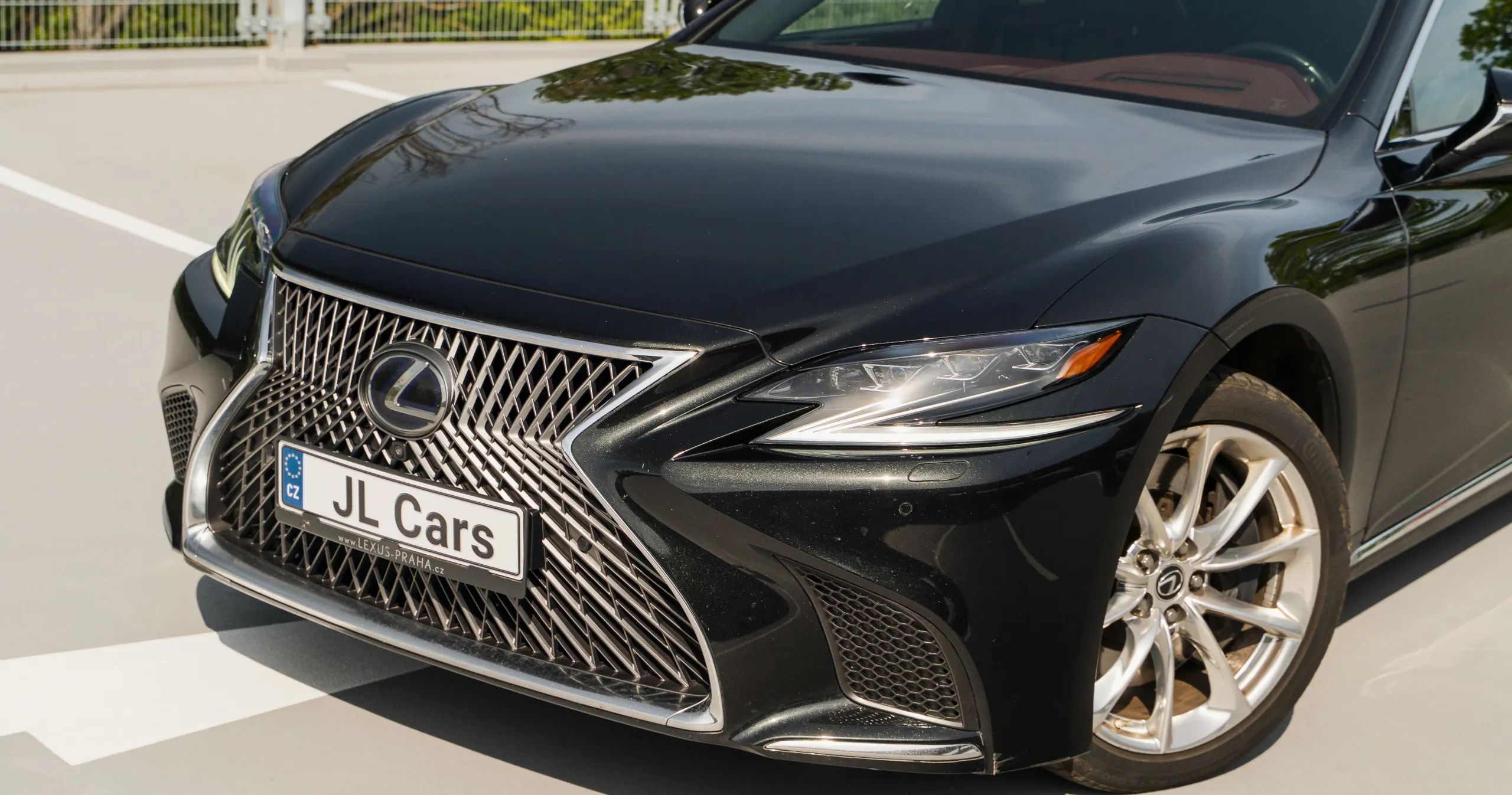 Lexus LS 500h Kiriko Glass Edition 2018 – fotografie 5 z 12