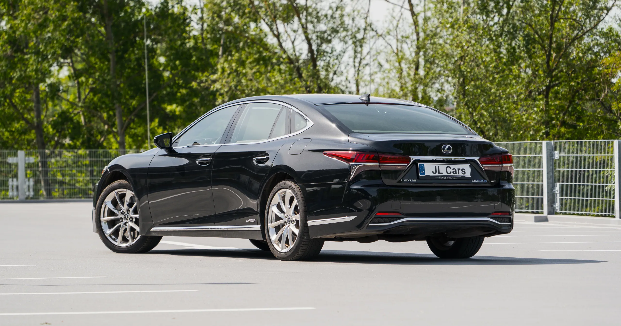 Lexus LS 500h Kiriko Glass Edition 2018 – fotografie 8 z 12