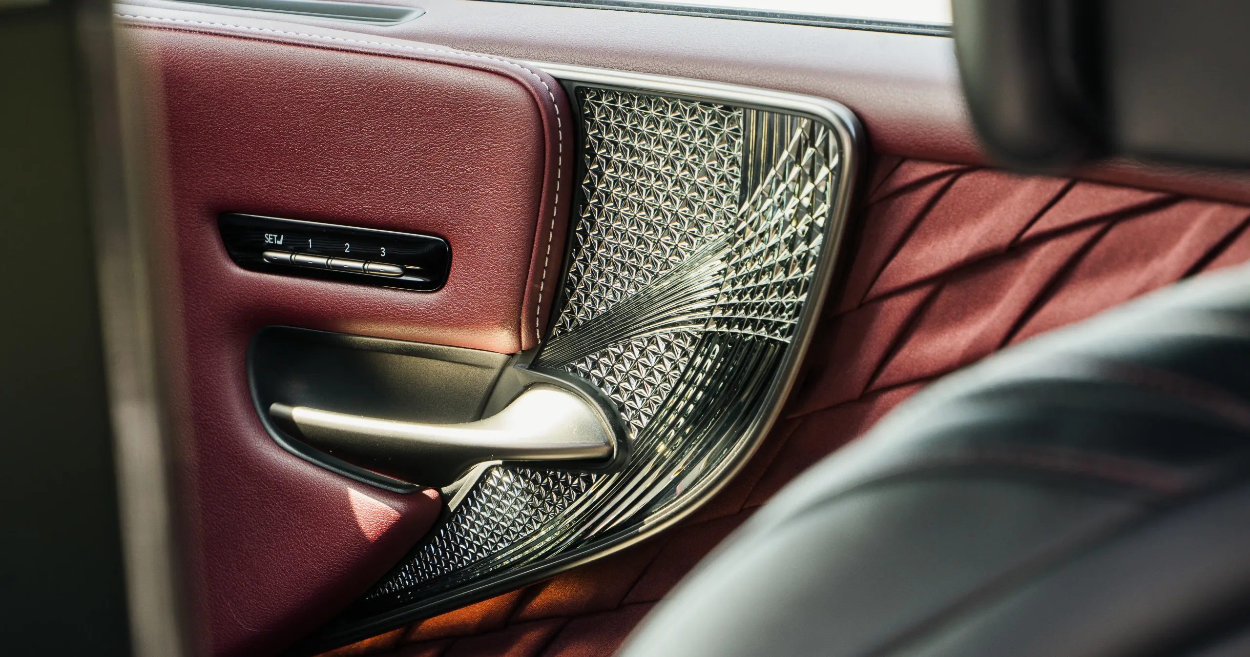 Lexus LS 500h Kiriko Glass Edition 2018 – fotografie 10 z 12