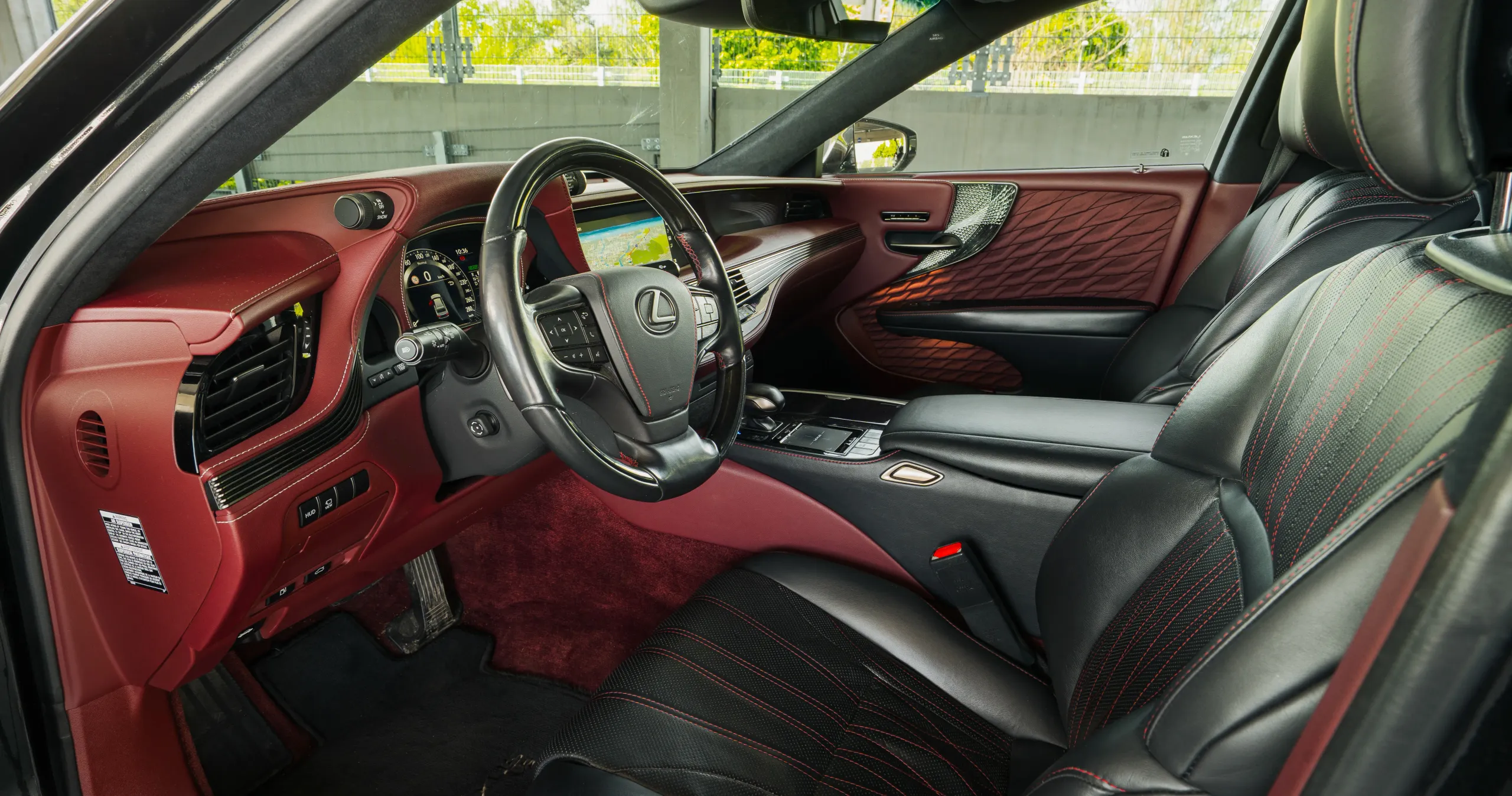 Lexus LS 500h Kiriko Glass Edition 2018 – fotografie 11 z 12