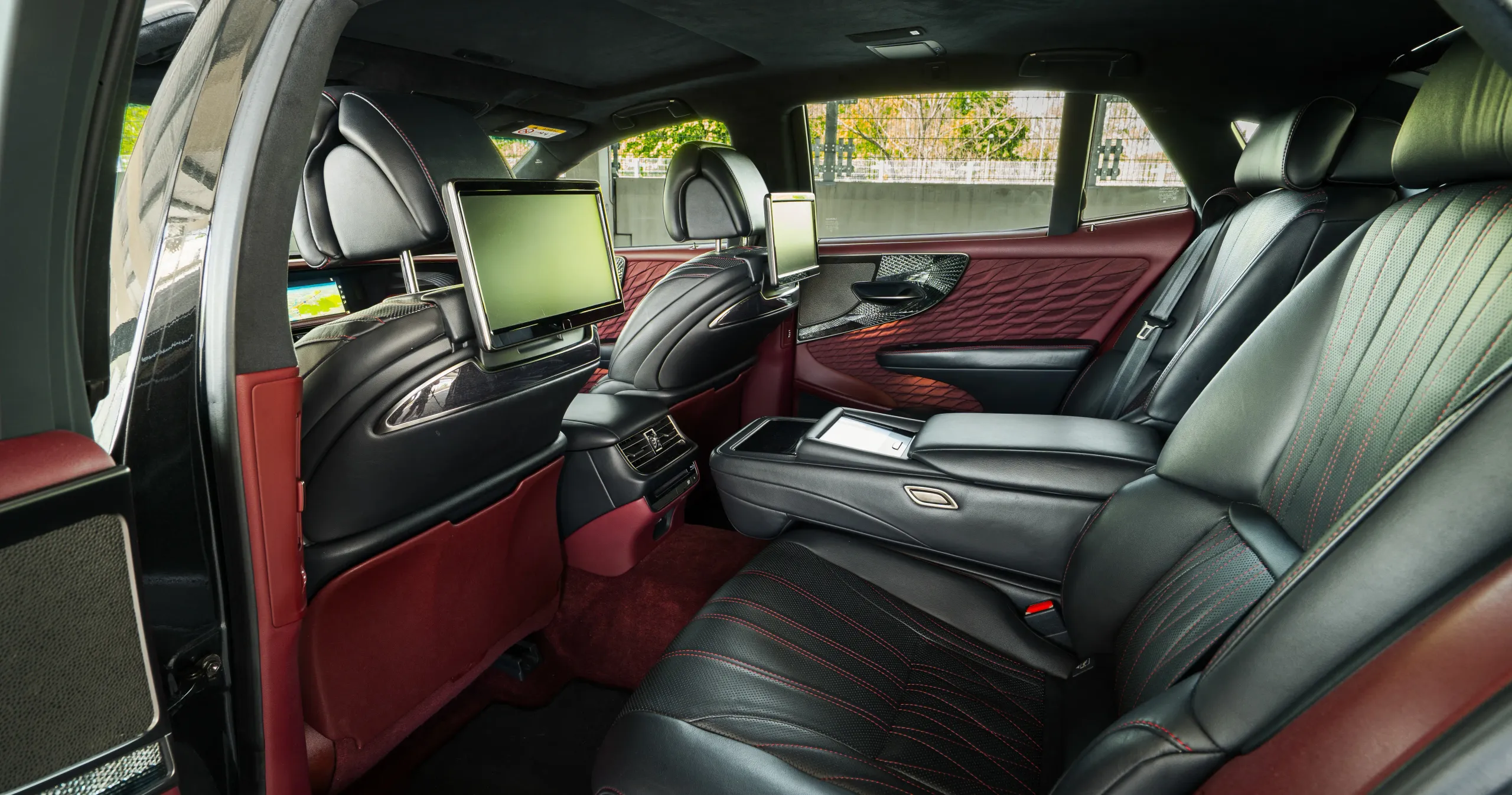 Lexus LS 500h Kiriko Glass Edition 2018 – fotografie 12 z 12