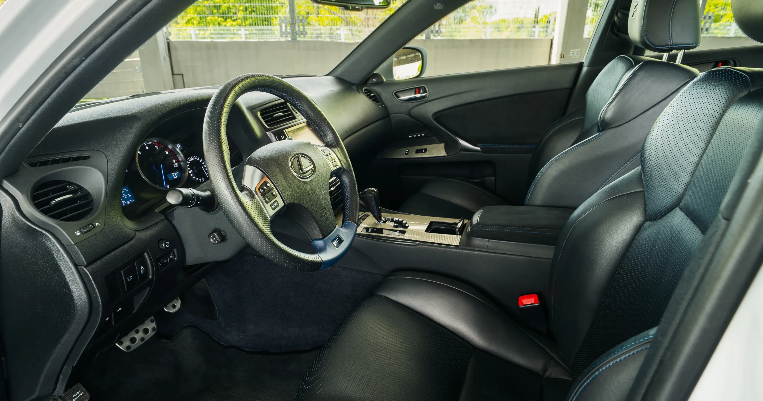 Lexus IS-F 2013 – fotografie 8 z 8